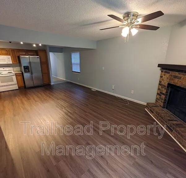 307 NE Timbercreek Dr — Photo 7