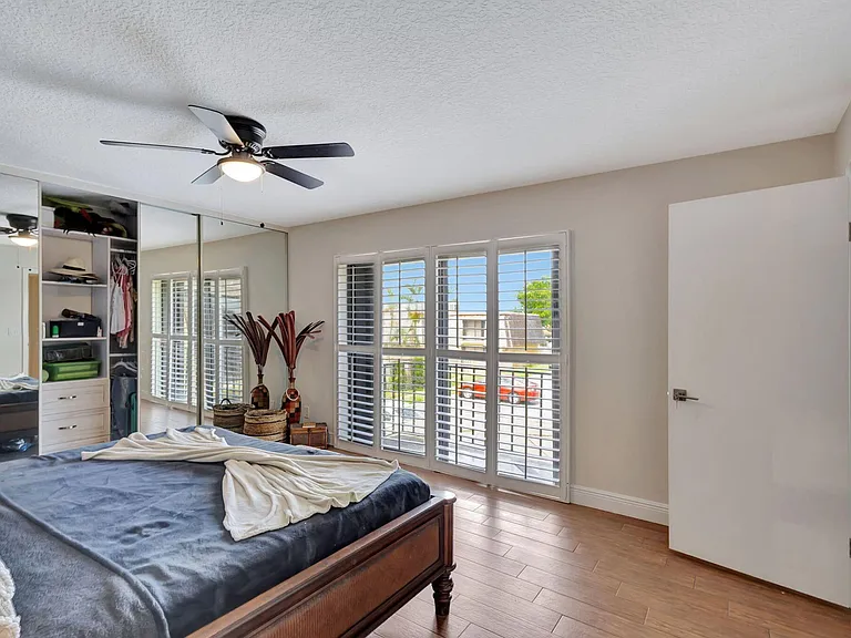 99 Lake Arbor Dr — Photo 2