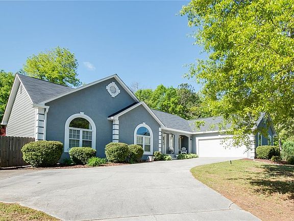 3rd image of 2456 Meredith Dr