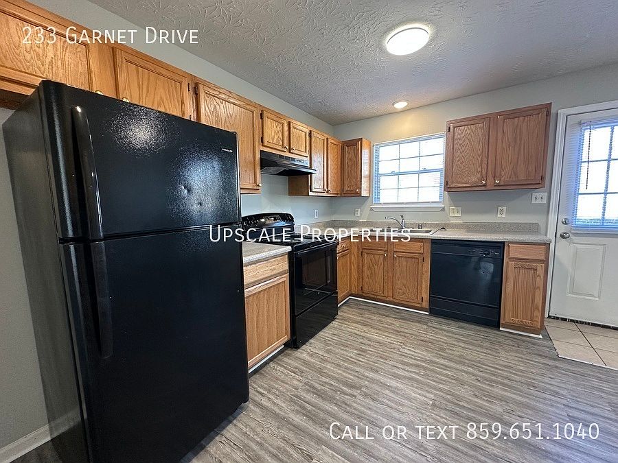 1st image of 233 Garnet Dr