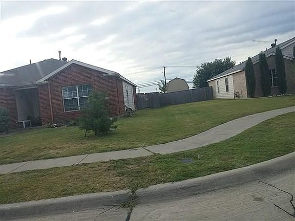 3rd image of 1402 Eveningcrest Ct
