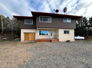 28 Salazar Rd, Tijeras, NM 87059