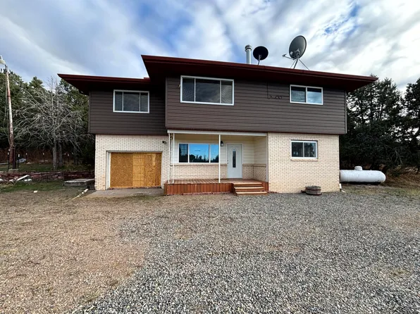 28 Salazar Rd, Tijeras, NM 87059