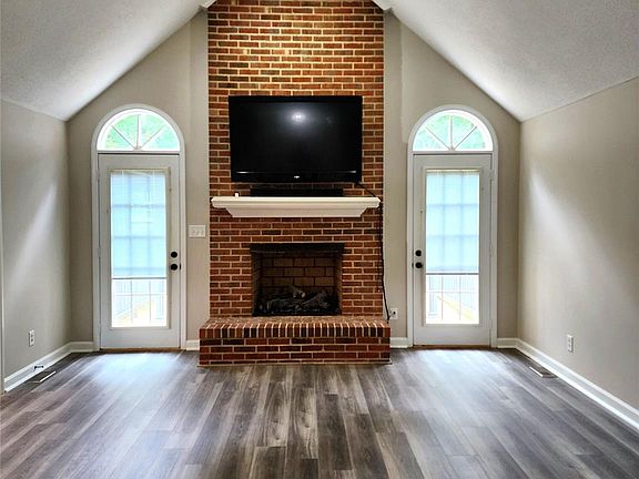 5th image of 2738 Pine Knoll Ct