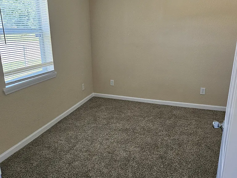 2820 Moore Ave — Photo 12