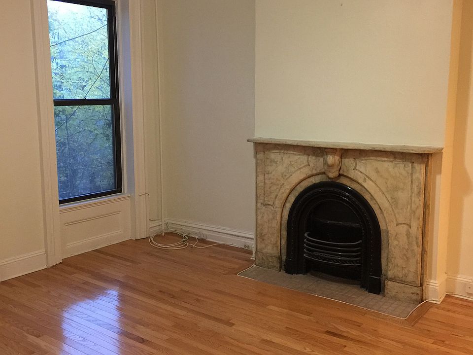 1st image of 37 Cambridge Pl APT 2