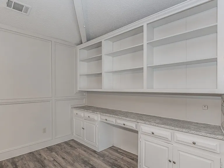 3008 Apple Valley Dr — Photo 41