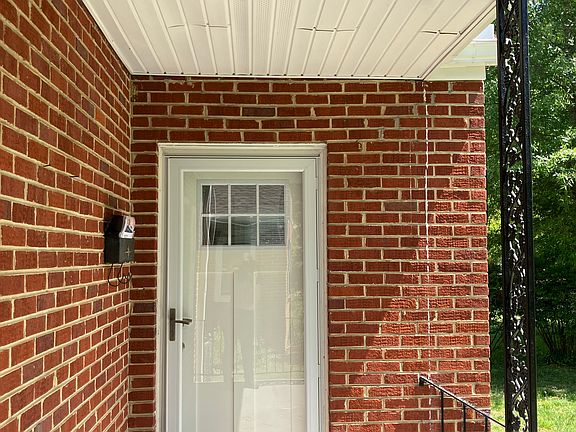 2nd image of 915 Hampton Rd