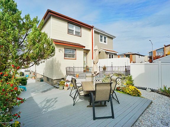 5th image of 272 Leverett Ave