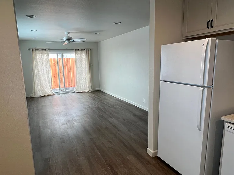 1220 Wright St — Photo 4