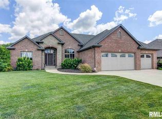 2812 Pat Tillman Dr, Springfield, IL 62711