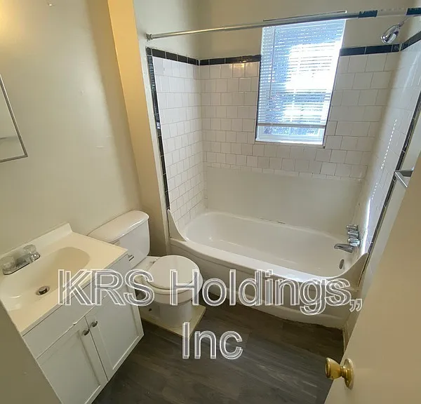 1801 Chicago Ave — Photo 6