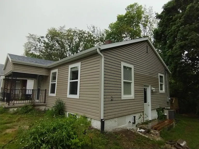 206 Central St — Photo 3