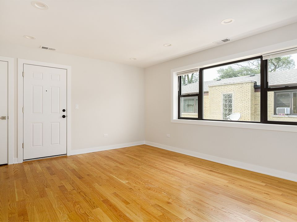 1st image of 5053 N Troy St #1