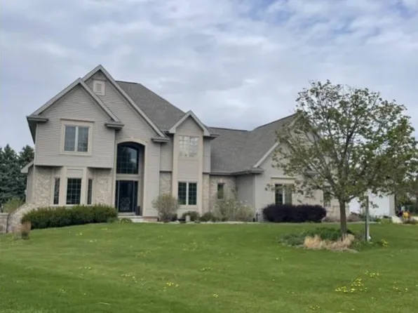 8048 Saquaro Ct, Neenah, WI 54956
