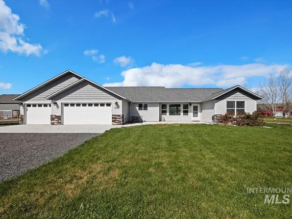 471 W Salmon St, Hagerman, ID 83332