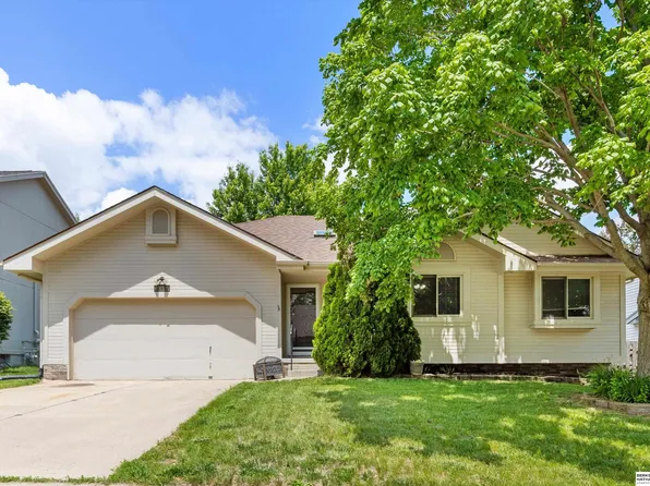 15212 Emmet St, Omaha, NE 68116