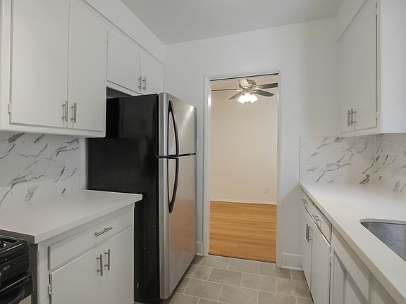 5th image of 10584 Santa Monica Blvd #105