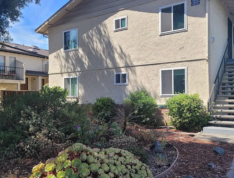 995 Helen Ave #4