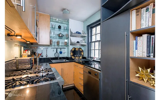 Sold by Douglas Elliman | media 4