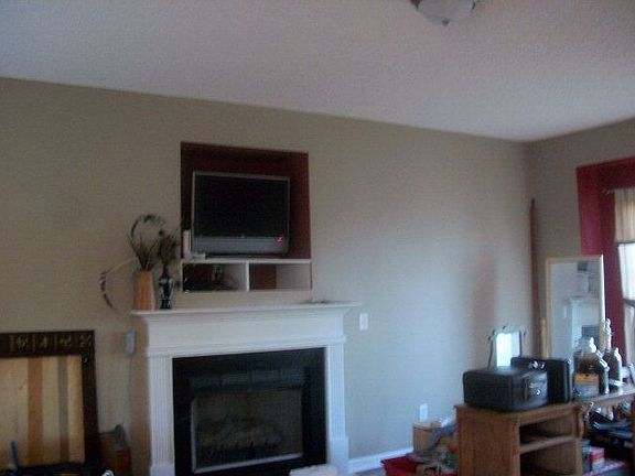 5th image of 930 Caroline Cir