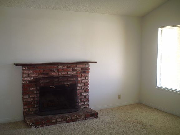 Lv Rm Fireplace