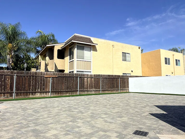 1018 Cedar Brk #C — Photo 14