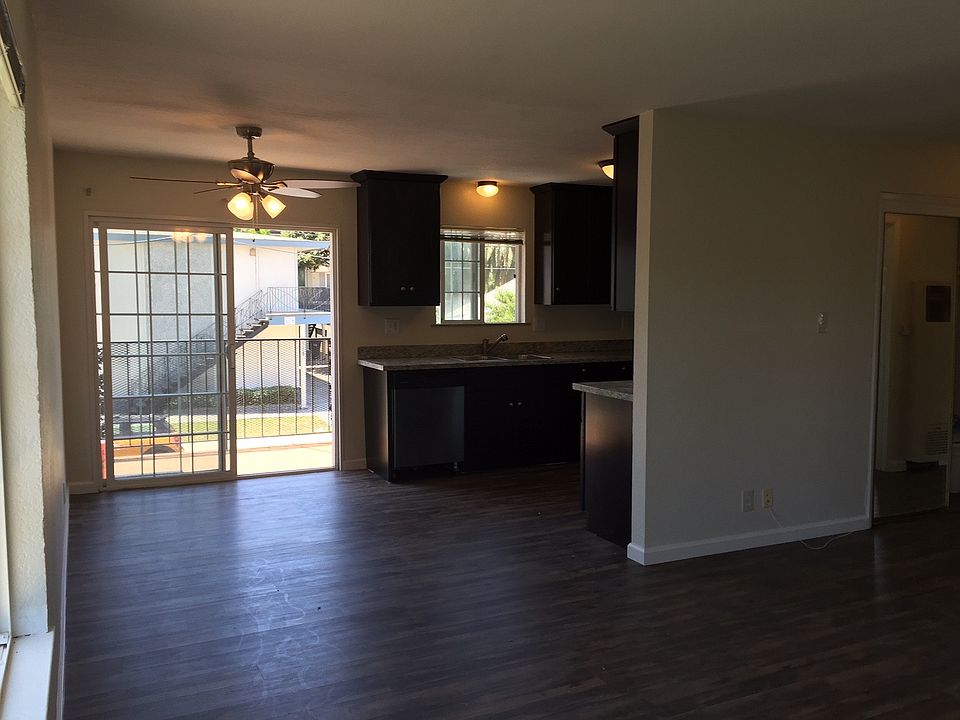 2nd image of 115 Cypress St APT 10