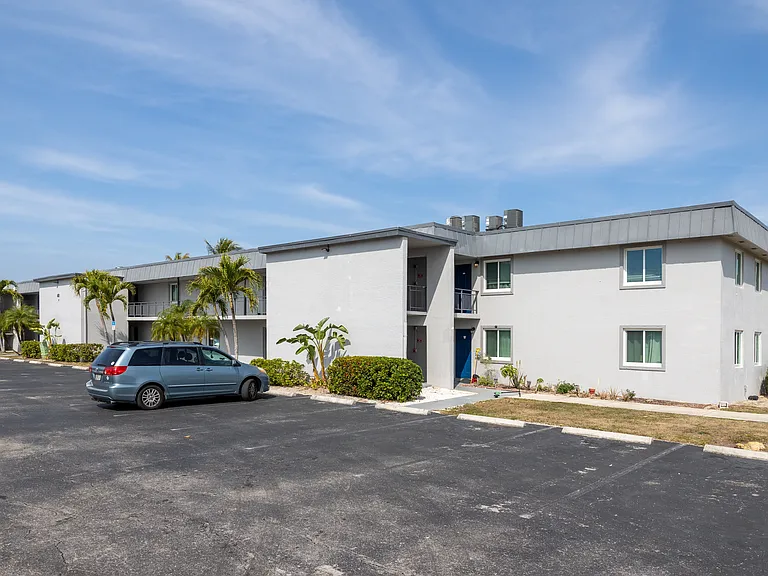 8372 Beacon Blvd — Photo 11