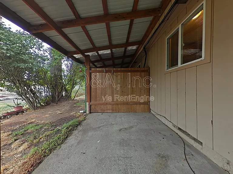 112 NE Conifer Blvd #8 — Photo 9