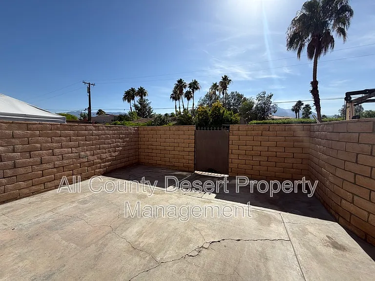 69180 Victoria Dr #8 — Photo 24