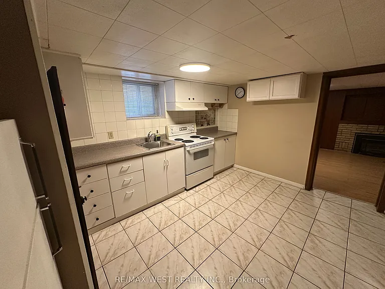 28 Snider Ave #LOWER — Photo 2