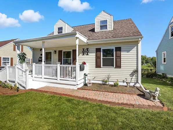 1716 N Sweetbriar Ln, Springfield, OH 45505