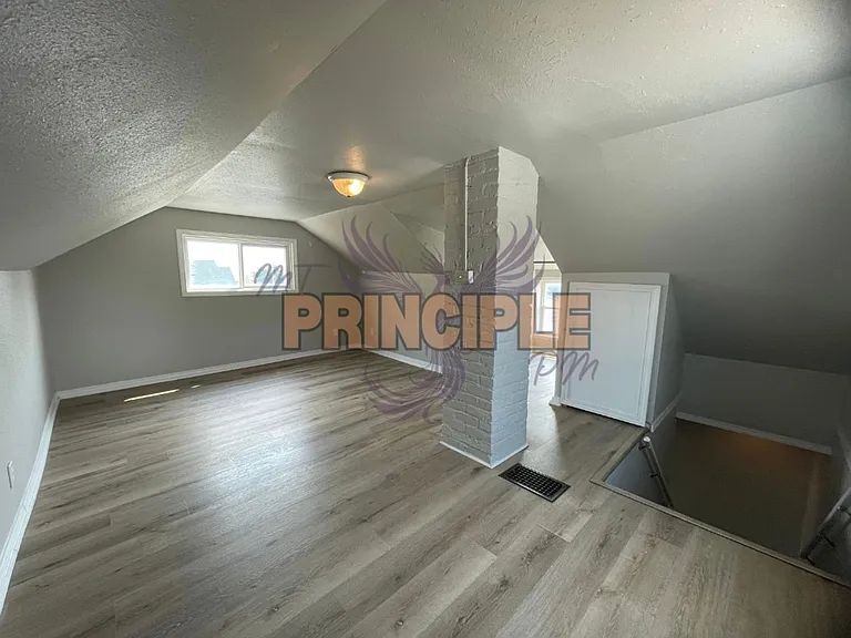 735 Placer St — Photo 17
