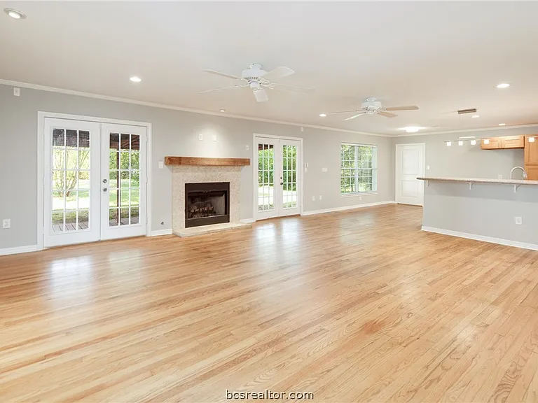 1004 Edgewood Dr — Photo 5