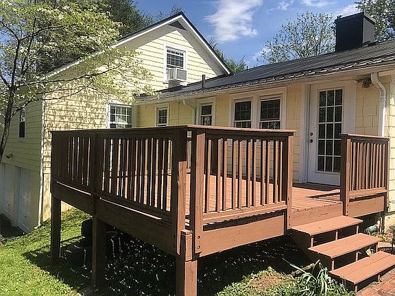 2nd image of 123 E 11th Ave