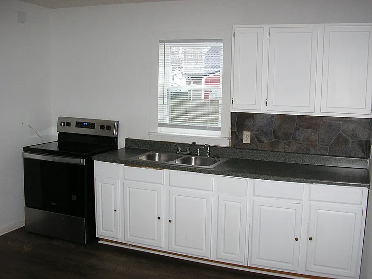 402 N Railroad St — Photo 15