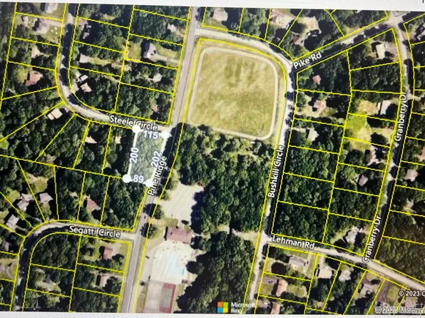 200 Steele Cir, Bushkill, PA 18324