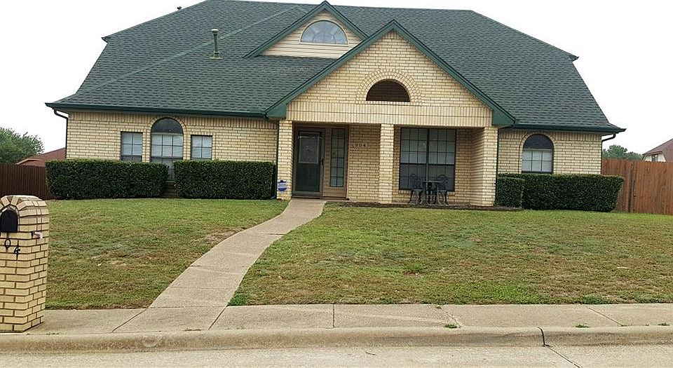 1st image of 904 Bluffview Dr