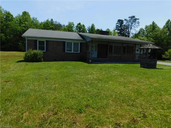 6135 Stanleyville Dr, Rural Hall, NC 27045