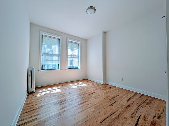 3rd image of 327 Sterling Pl APT 1a