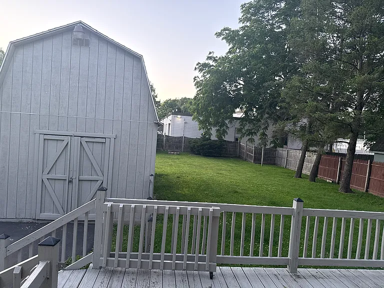 35 E Oneida St — Photo 5