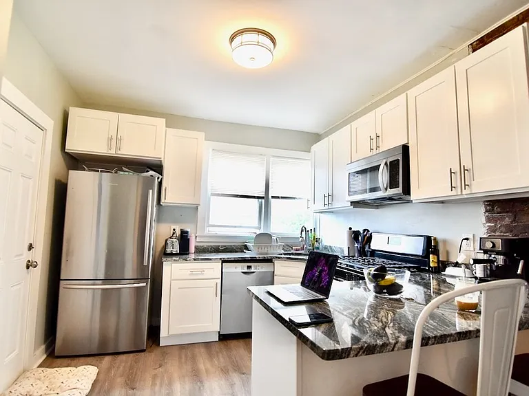 2 Bay St #2 — Photo 1