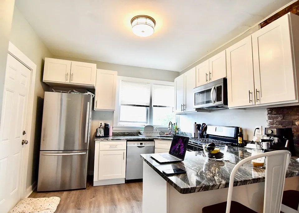 2 Bay St #2