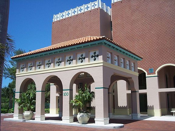 2nd image of 100 SE 5th Avenue #102