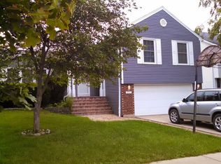 557 Linsey Ave, Schaumburg, IL 60194