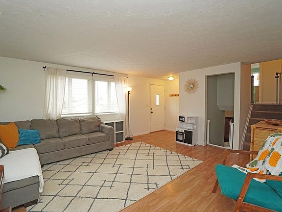 5th image of 8437 Brandonhill Ct