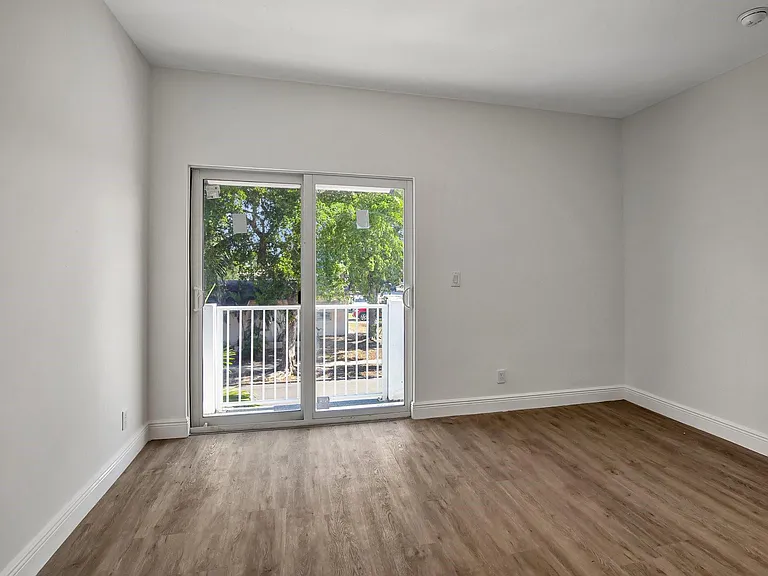 1104 S 20th Ave — Photo 13