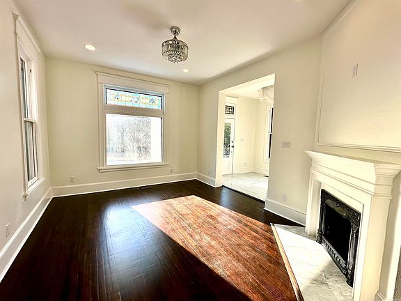 5th image of 1601 Center St