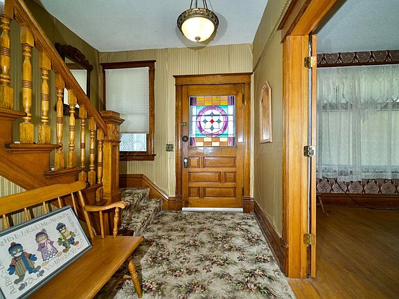 5th image of 207 McKinley Ave W